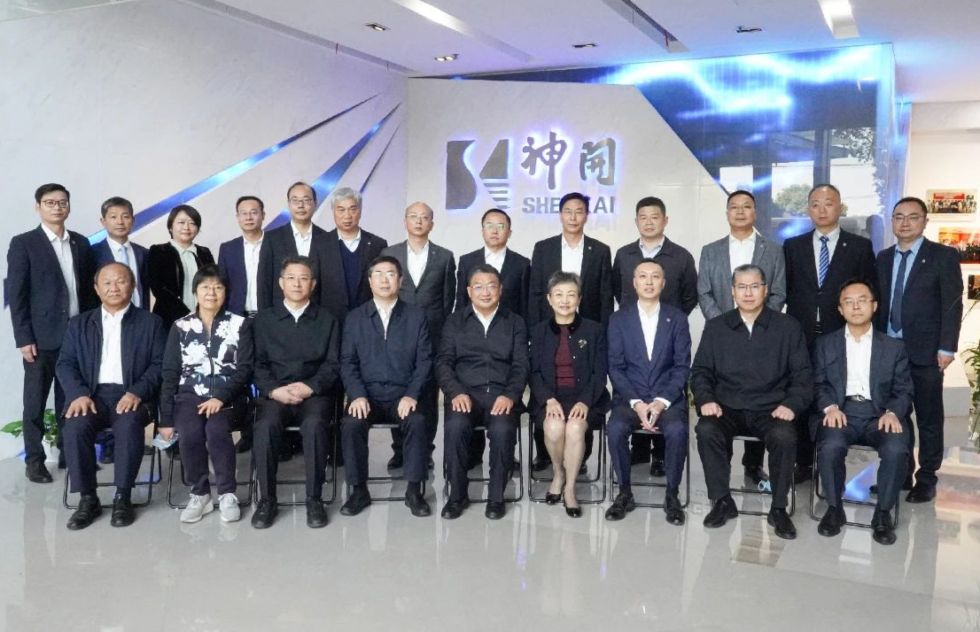 中石化高級(jí)副總裁劉宏斌一行益臨神開(kāi)參觀考察(圖6) 中石化高級(jí)副總裁劉宏斌一行益臨神開(kāi)參觀考察(圖6)