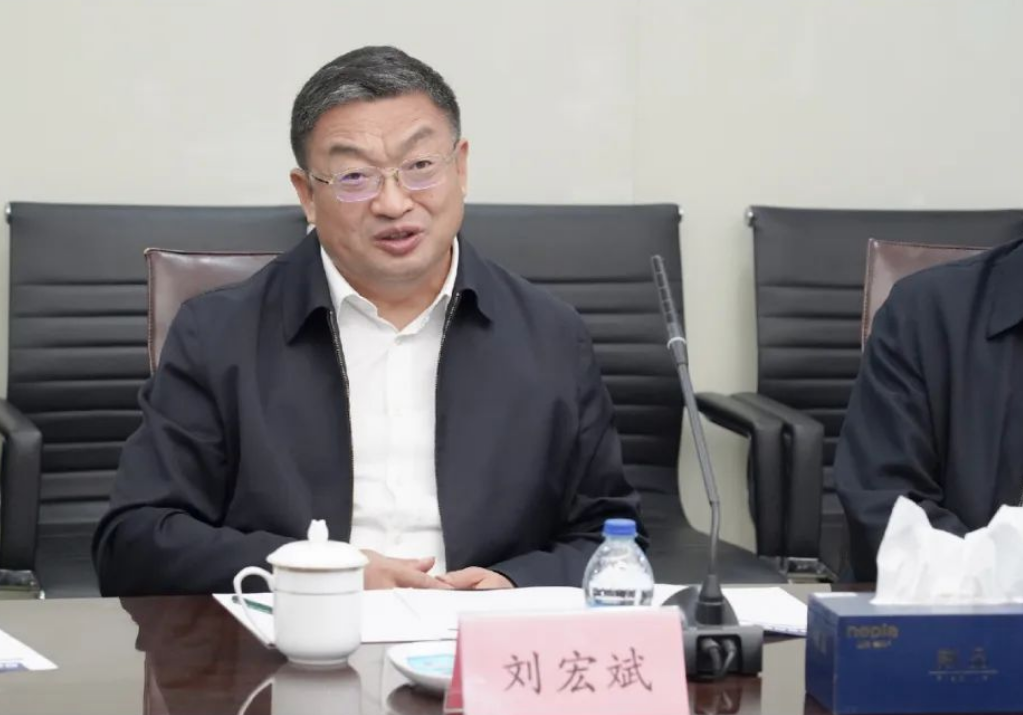 中石化高級(jí)副總裁劉宏斌一行益臨神開(kāi)參觀考察(圖3) 中石化高級(jí)副總裁劉宏斌一行益臨神開(kāi)參觀考察(圖3)