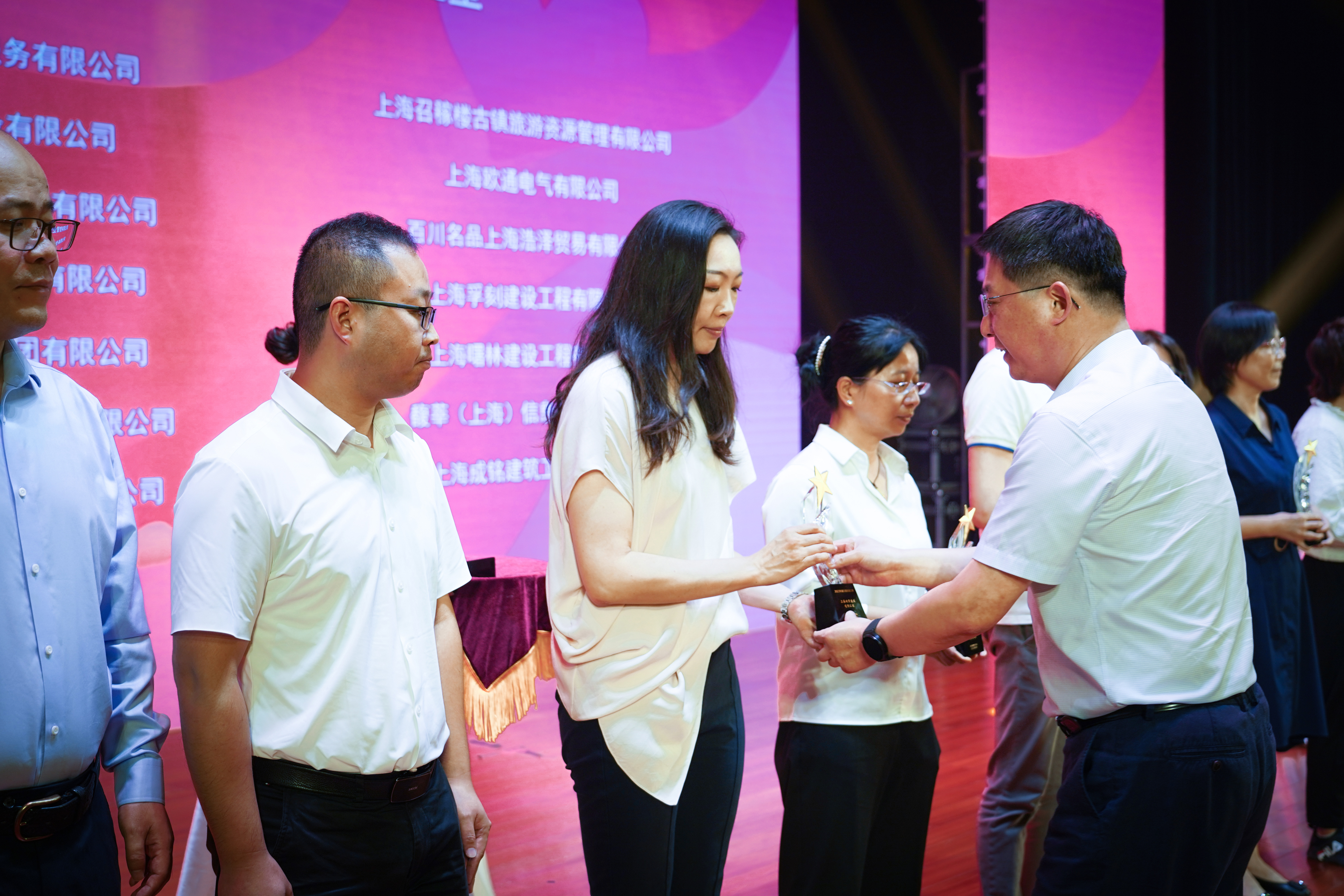 守護(hù)夕陽，為愛而行——神開再次獲得“浦江鎮(zhèn)慈善之星”榮譽(yù)稱號(hào)(圖2)